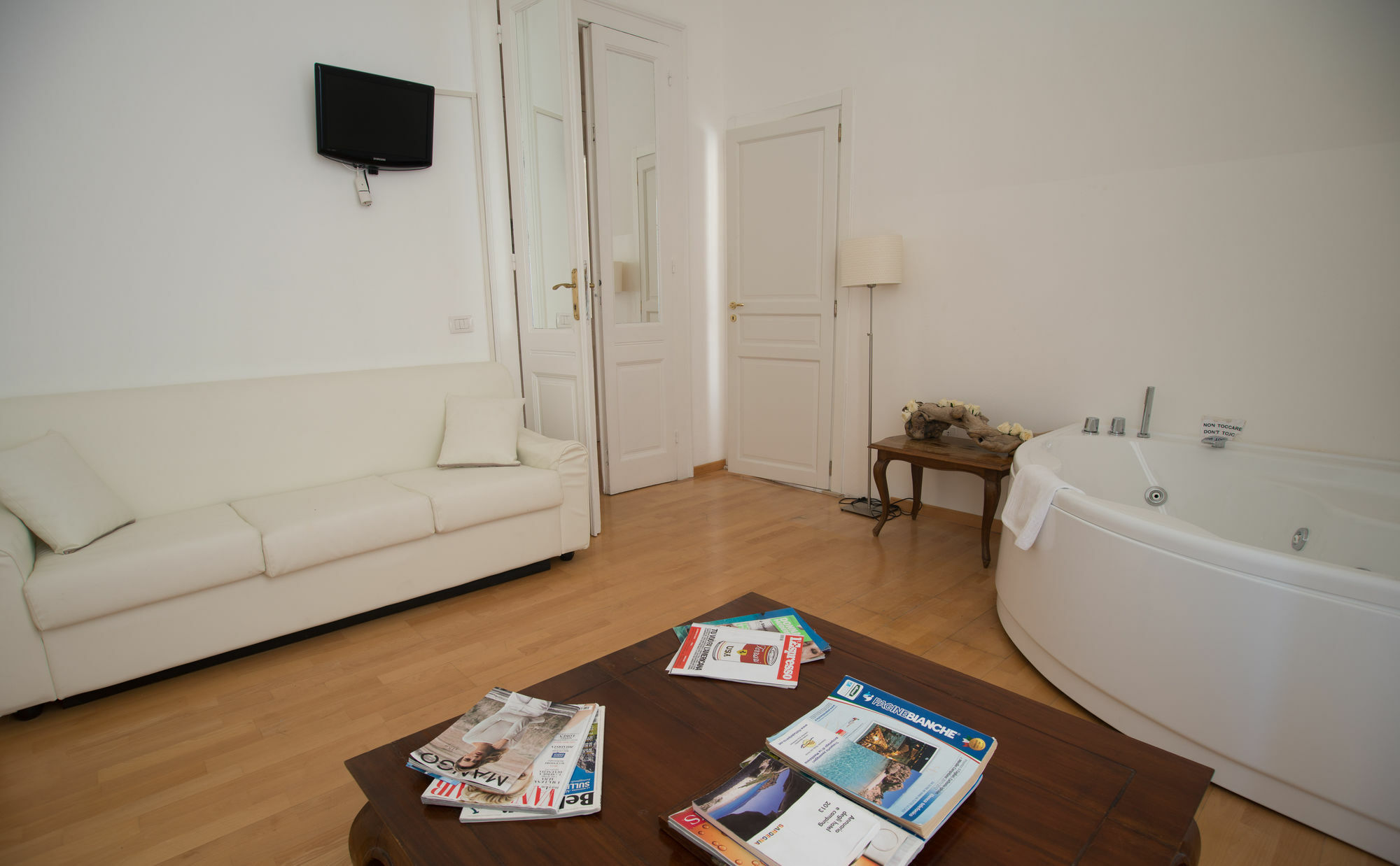 Pley Boutique Del Centro Hotel Каляри Екстериор снимка